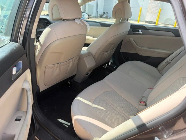 Used 2016 Hyundai Sonata SE w/ Cargo Package FWD image 6