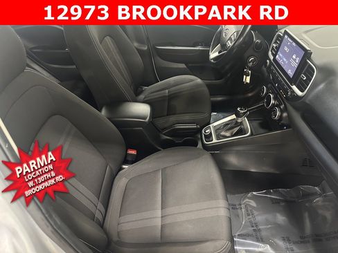 Used 2021 Hyundai Venue SEL image 21