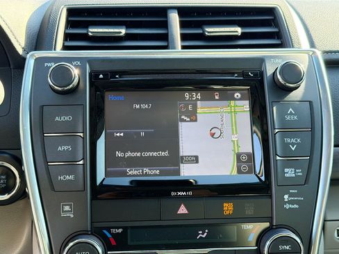 Used 2017 Toyota Camry XLE w/ Moonroof Package image 28