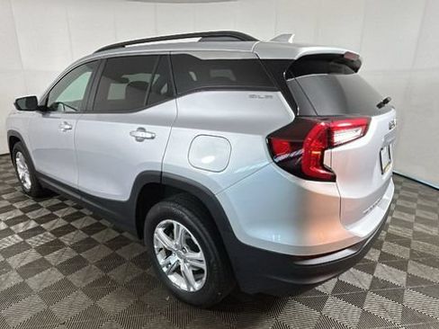 Used 2022 GMC Terrain SLE w/ Driver Convenience Package AWD/4WD image 4