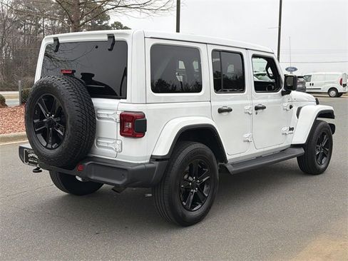 Used 2022 Jeep Wrangler Unlimited Sahara image 12