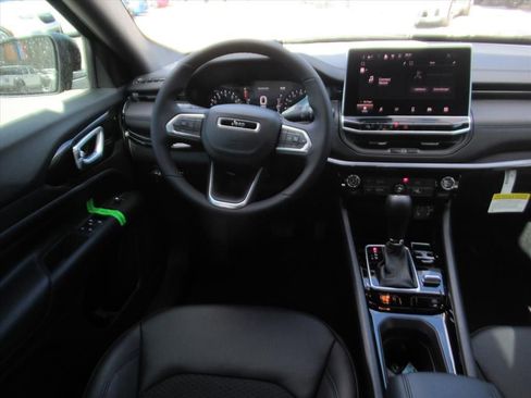 New 2026 Jeep Compass Latitude image 12