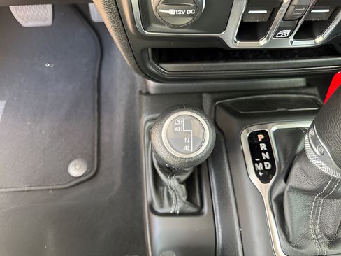 Used 2025 Jeep Wrangler Unlimited Sport AWD/4WD image 31