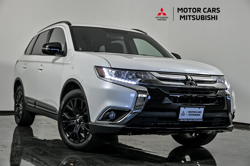Used 2018 Mitsubishi Outlander LE AWD/4WD image 1