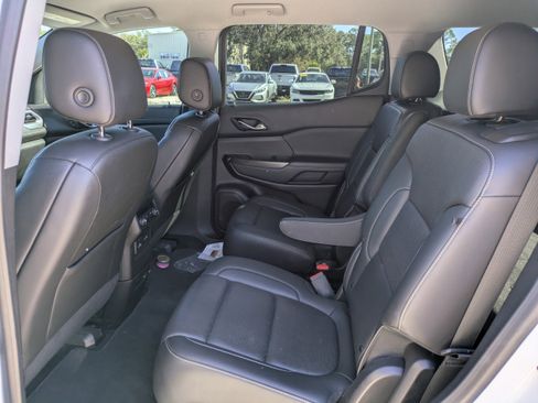 Used 2023 GMC Acadia SLT image 13