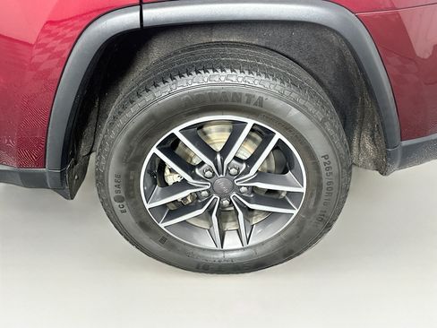 Used 2019 Jeep Grand Cherokee Limited RWD image 11