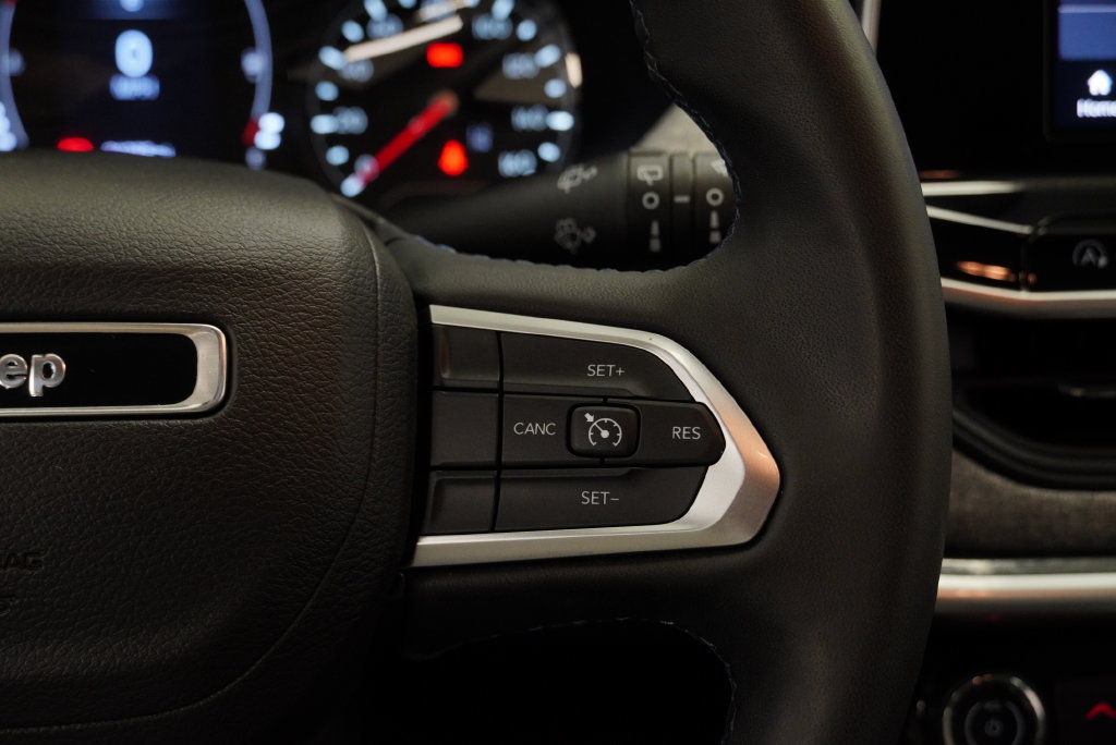 Used 2022 Jeep Compass Latitude FWD image 30