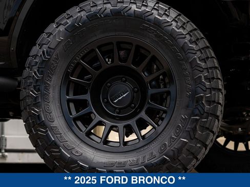 Used 2025 Ford Bronco Badlands AWD/4WD image 24