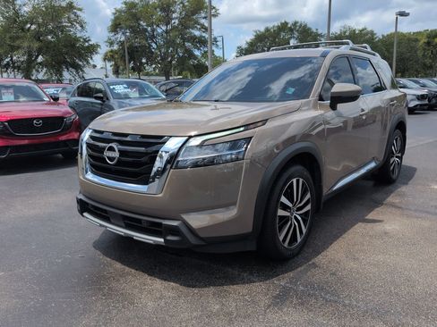 Used 2023 Nissan Pathfinder Platinum AWD/4WD image 8