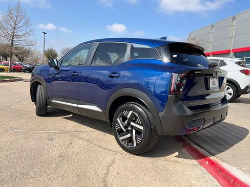 Used 2025 Nissan Kicks SV image 8