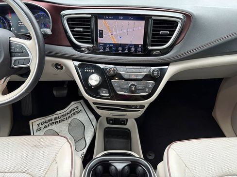 Used 2020 Chrysler Pacifica Limited FWD image 19