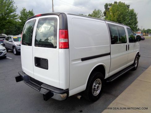 Used 2020 GMC Savana 2500 w/ Driver Convenience Package RWD image 3