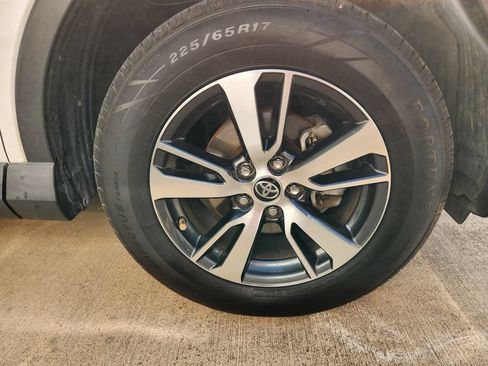 Used 2018 Toyota RAV4 XLE FWD image 8