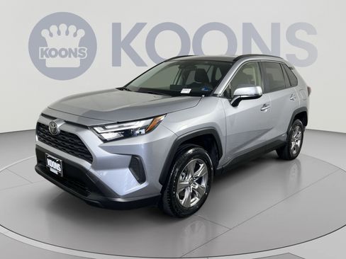 Used 2025 Toyota RAV4 XLE AWD/4WD image 5