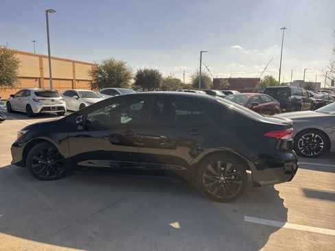 Used 2023 Toyota Corolla SE w/ SE Premium Package image 5