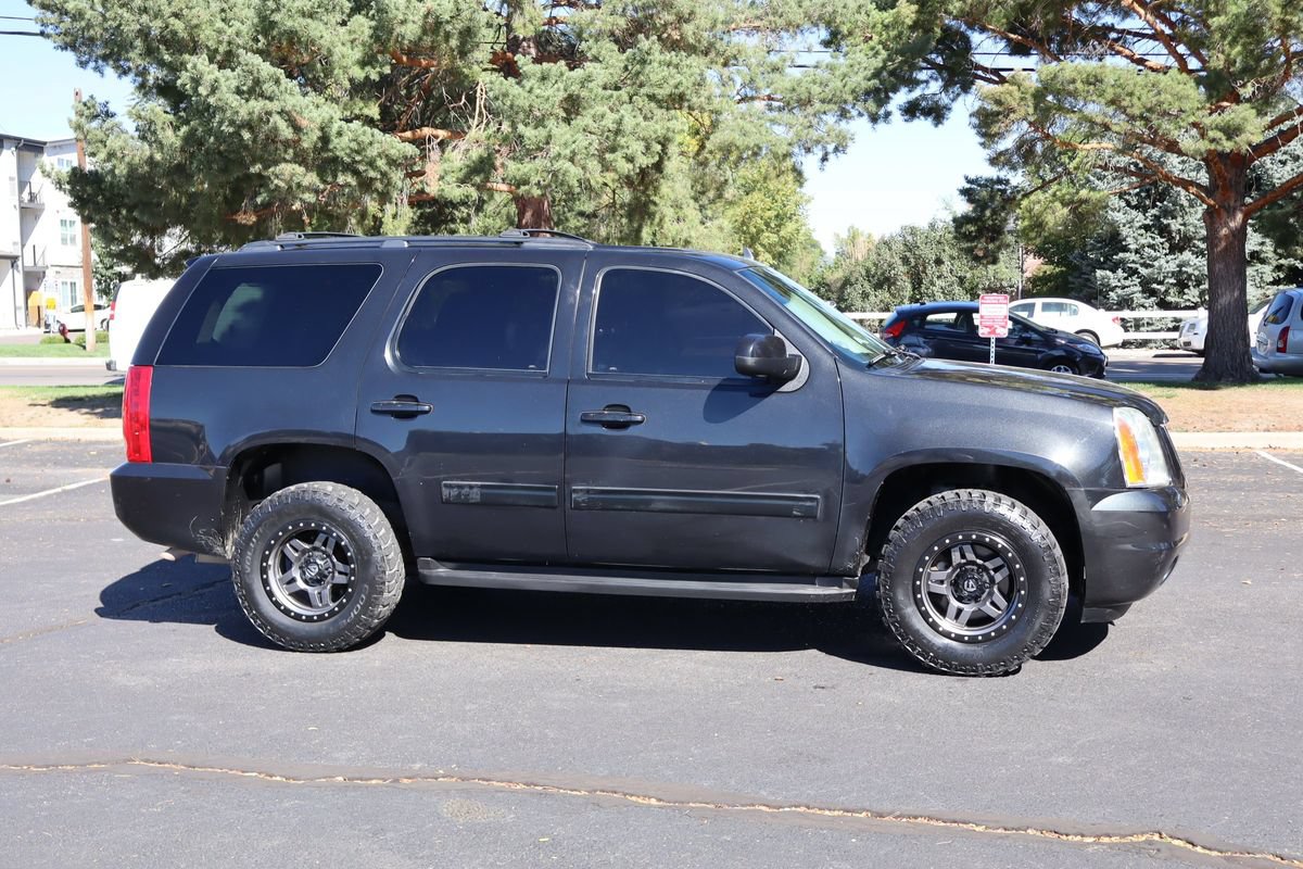 Used 2011 GMC Yukon SLT w/ SLT-2 Equipment Package AWD/4WD image 3