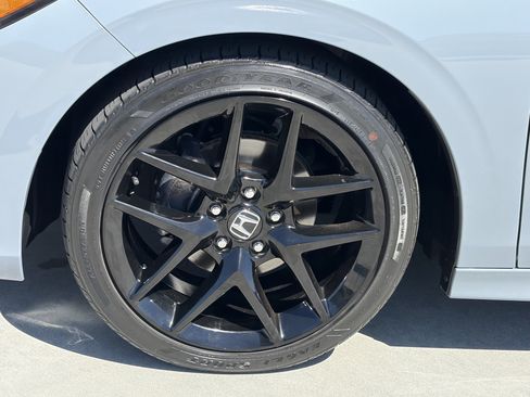 Used 2023 Honda Civic Sport image 8