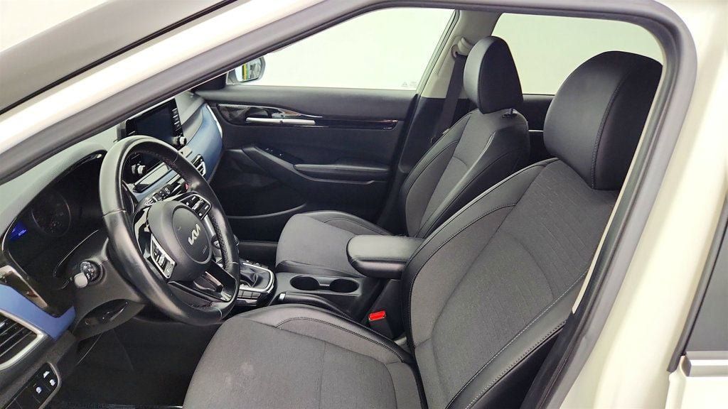 Used 2023 Kia Seltos S AWD/4WD image 18