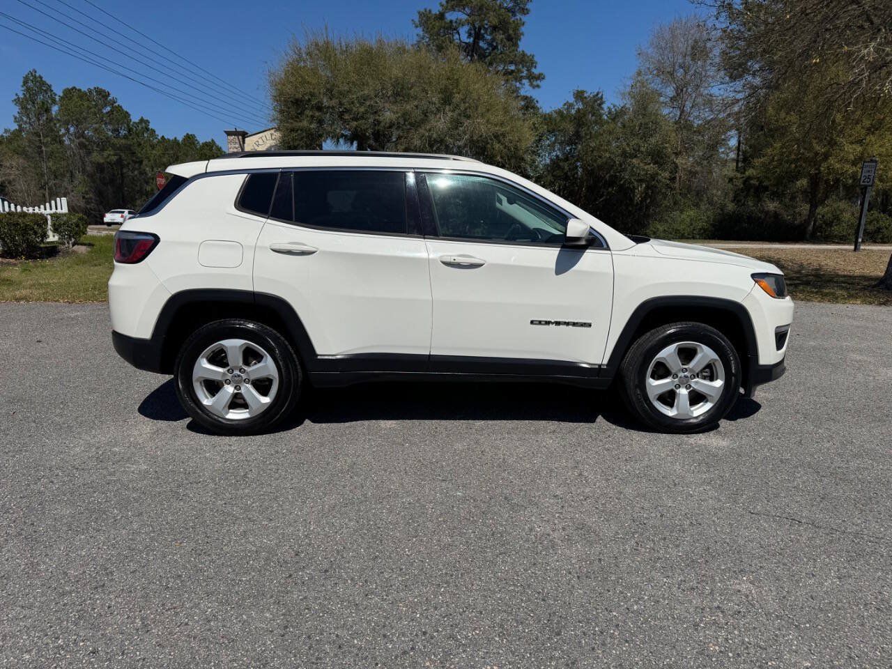 Used 2019 Jeep Compass Latitude AWD/4WD image 7