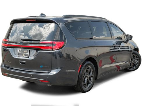 Used 2021 Chrysler Pacifica Touring-L w/ Uconnect Theater Family Group FWD image 7
