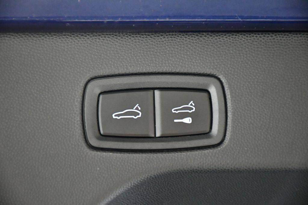 Certified 2025 Porsche Macan 4S Electric AWD/4WD image 61