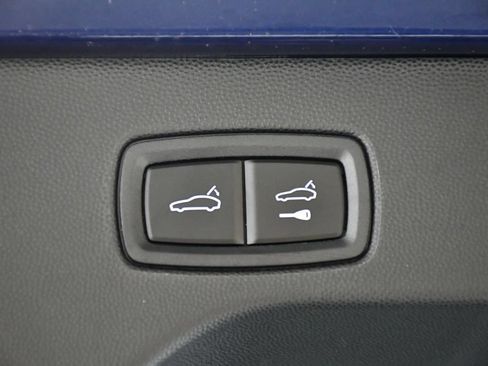 Certified 2025 Porsche Macan 4S Electric AWD/4WD image 61