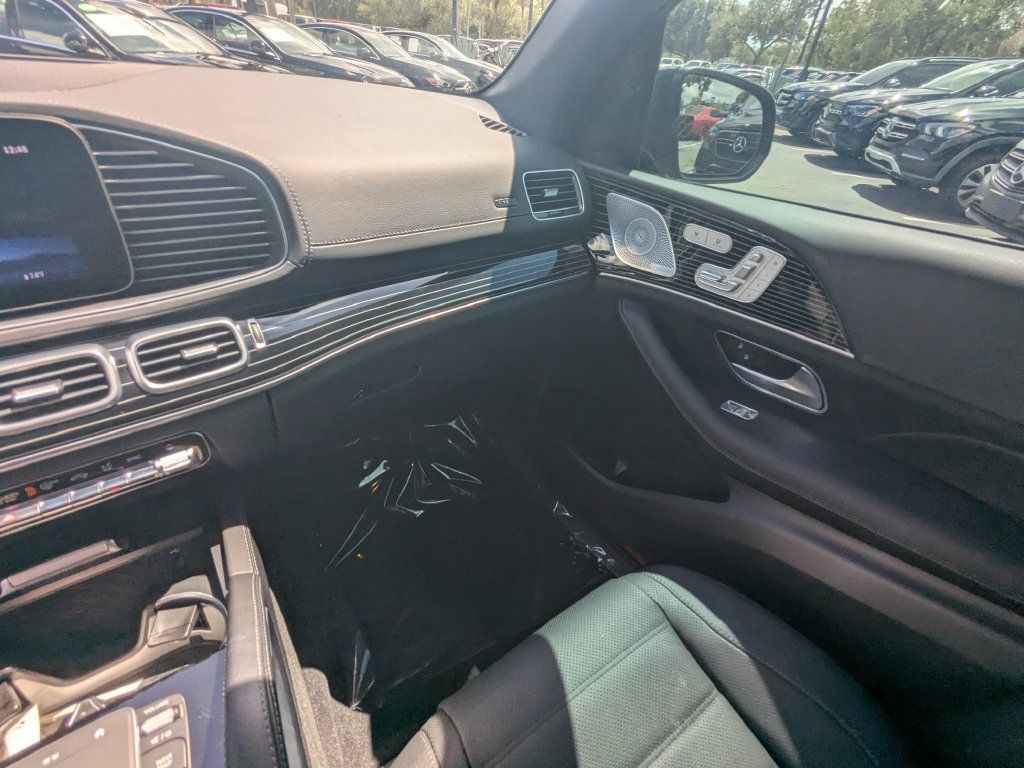 Certified 2025 Mercedes-Benz GLS 580 4MATIC image 4
