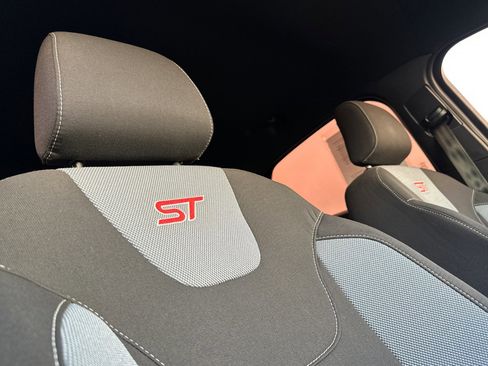 Used 2018 Ford Focus ST image 20