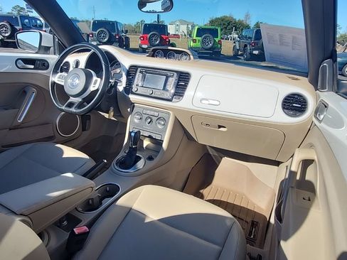 Used 2013 Volkswagen Beetle TDI image 23