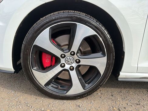 Used 2017 Volkswagen GTI SE image 14