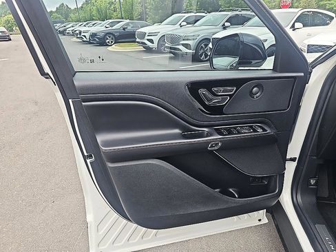 Used 2020 Lincoln Aviator Reserve w/ Elements Package Plus AWD/4WD image 10