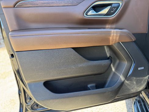 Used 2021 Chevrolet Suburban High Country image 9