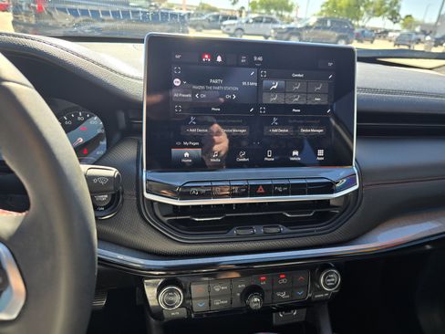 Used 2023 Jeep Compass Trailhawk image 14