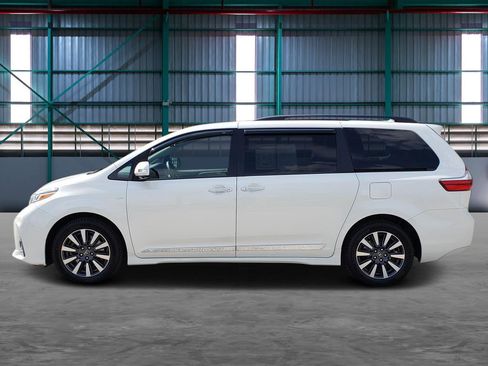 Used 2019 Toyota Sienna Limited Premium image 2