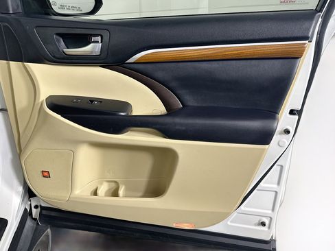 Used 2017 Toyota Highlander Limited Platinum image 36