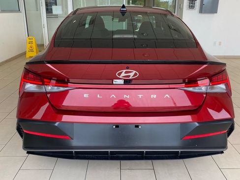Certified 2026 Hyundai Elantra SEL Sport Premium FWD image 31