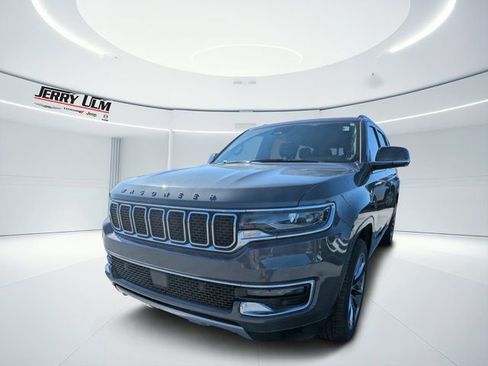 Used 2022 Jeep Wagoneer Series III w/ Premium Group I image 6