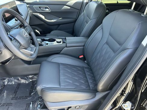 New 2026 Nissan Rogue Platinum image 17