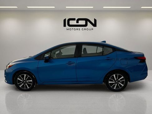 Used 2021 Nissan Versa SV image 2
