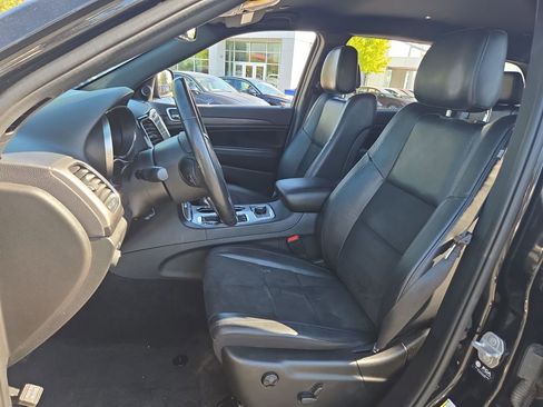 Used 2022 Jeep Grand Cherokee Laredo X image 8