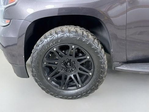 Used 2018 Chevrolet Suburban LS AWD/4WD image 33