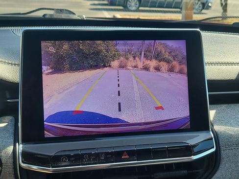 Used 2022 Jeep Compass Latitude image 24