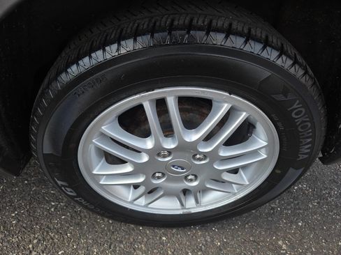 Used 2011 Ford Focus SE image 25