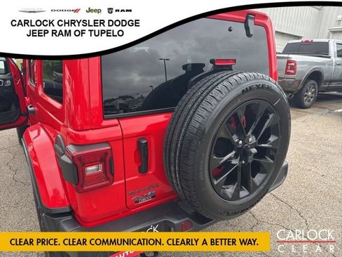 Used 2025 Jeep Wrangler Unlimited Sahara w/ Safety Group AWD/4WD image 32