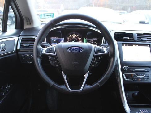 Used 2017 Ford Fusion SE w/ Fusion SE Technology Package image 34
