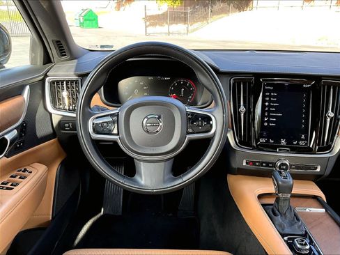 Used 2017 Volvo S90 T6 Inscription w/ Vision Package image 8