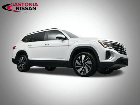 Used 2024 Volkswagen Atlas SE image 23