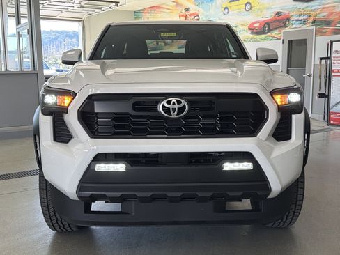 New 2025 Toyota Tacoma TRD Off-Road AWD/4WD image 7