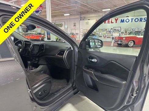 Used 2019 Jeep Cherokee Limited w/ Technology Group AWD/4WD image 27
