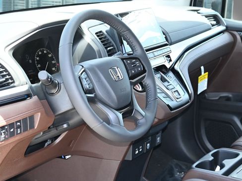 New 2025 Honda Odyssey Touring image 12